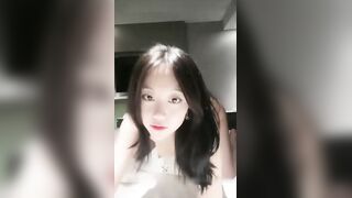 清纯妹子床上那么骚 掰开小穴讨干