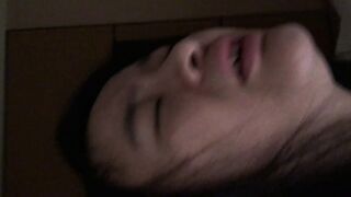 清纯学生妹拿着手机对着镜子拍摄被男友后入