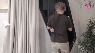 我丈夫和我在俱乐部遇到的另一个男孩，让他射在我的阴户里。对不起宝贝”