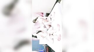 【激情乱伦-下篇】激情小伙PK精神小妹，尖叫隆隆声的房间吊炸天！高潮不断，连续打庄爆艹小骚逼！！