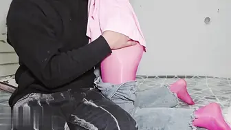 妹妹为了报答哥哥，化身性感红丝护士，紧致蜜穴被哥哥肉棒疯狂抽插内射