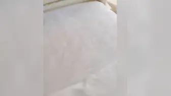 母子乱伦趁老爸外出无套内射播种亲妈