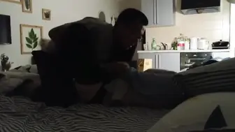 【姐弟乱伦】表弟边操边舔耳朵表姐立即兴奋起来