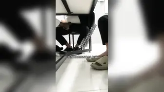 【真实】边开会边足交：舅妈被同事内射