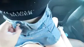 真实家庭乱伦 兄妹性爱 车里直入妹妹的小嫩逼 哥哥直接将下体顶入妹妹的湿嫩处，用力直挺
