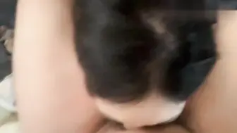 （兄妹乱伦）哥哥偷拍妹妹自慰视频，强迫妹妹发生关系
