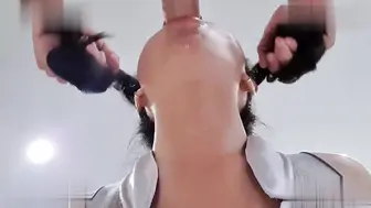双马尾才是最好的方向盘 可爱双马尾小萝莉被主人拽着头发狠狠地爆菊 太刺激了