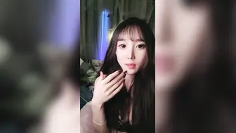 极品粉嫩萝莉 风骚萝莉床上道具自慰2