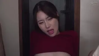 DVMM-353 [中文字幕]我美丽的继母发现我晚上偷看她的障子门…趁我爸爸不在家，让我一次又一次地在她体内射精，与继母的秘密家庭NTR望月りんね