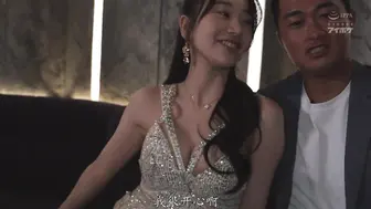 IPZZ-773 [中文字幕]枕边营业的性服务因过于色情而在客人间传开，导致富豪们纷纷涌入要求提供高级香槟，结果在入店3个……，紫月みやび