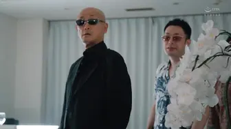 JUR-577 [中文字幕]高级俱乐部的人妻 被大客户汗水和体液弄得满身，闭店后的内射枕营业— 篠原いよ