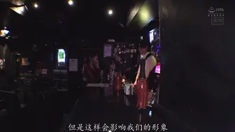 HMN-735 [中文字幕]性格文静的OL不为人知的一面，下班后化身为令所有路人回头的夜之蝶，在街头巷尾肆意猎食男性-五日市芽依